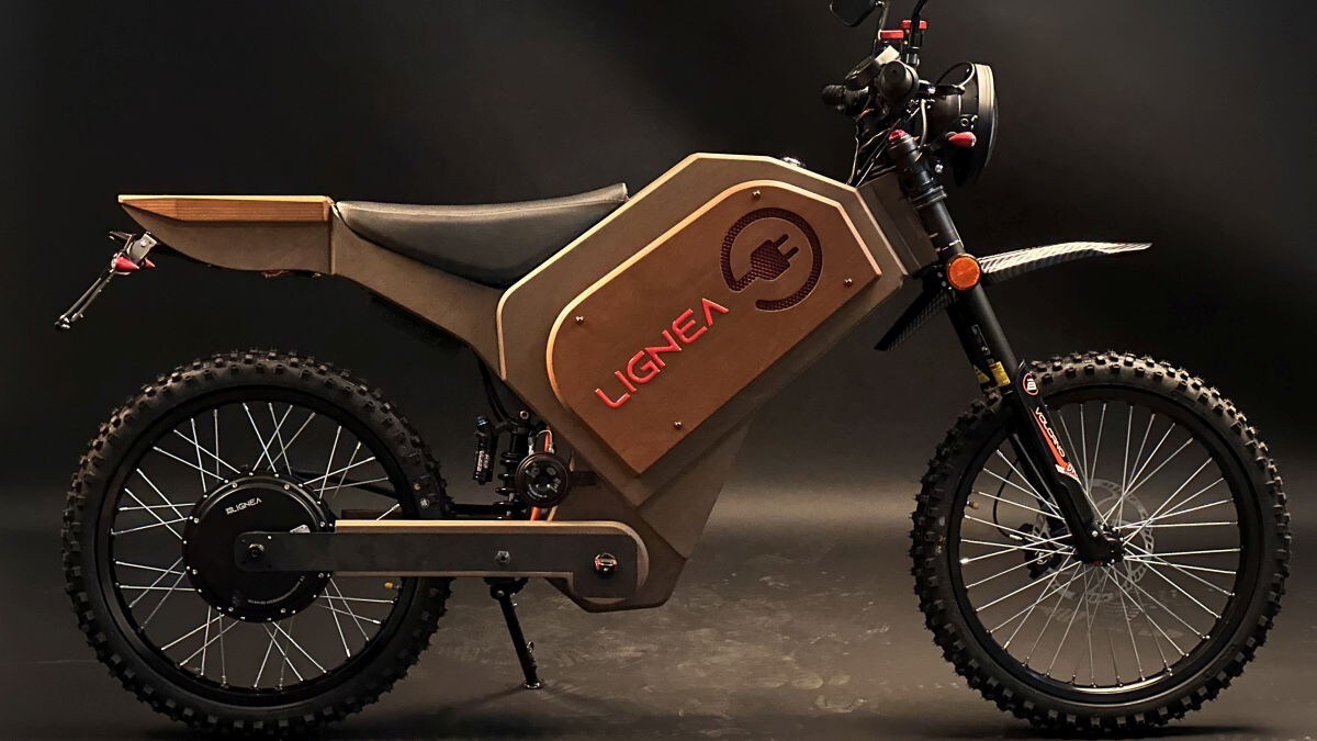 Un italiano ha omologato la prima moto fatta di legno